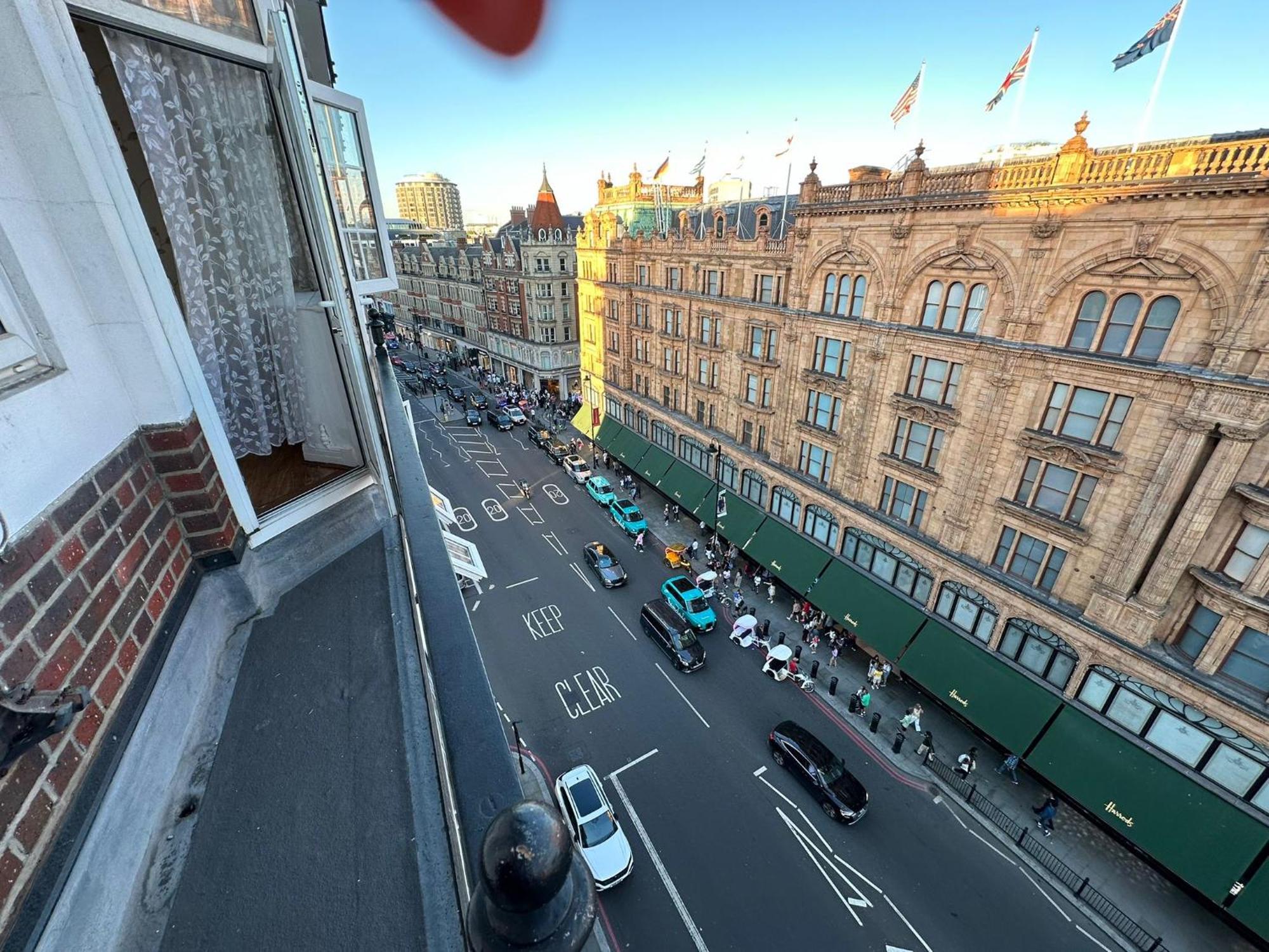 Knightsbridge Luxurious Residence - Facing Harrods Londen Buitenkant foto